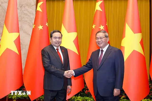 Top legislator meets Chinese Premier in Beijing - Ảnh 1.