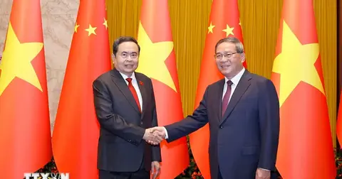 Top legislator meets Chinese Premier in Beijing