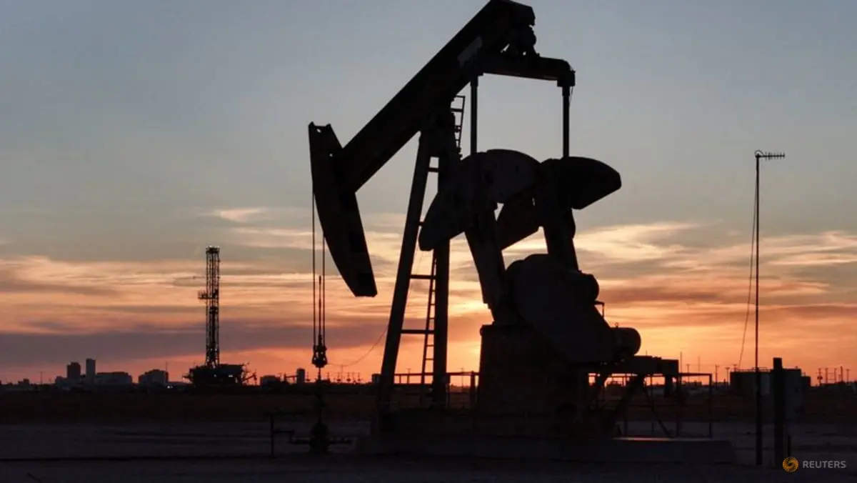 Oil prices climb as traders weigh Saudi supply risk, Russian diesel flow