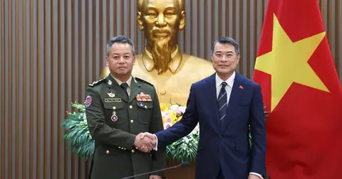 Viet Nam, Cambodia should enhance strategic exchanges
