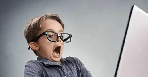 Chuyện gì đây: Chủ tịch 75 tuổi cùng loạt lãnh đạo cấp cao đồng loạt thoái vốn ngay trước thềm cổ phiếu lên sàn HoSE
