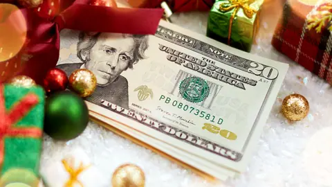 36% of shoppers plan to stick to a holiday budget this year — here's a budgeting tool for every spending style