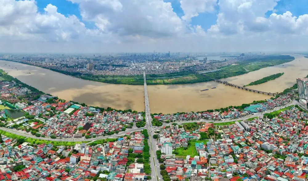 Quang cảnh sông Hồng đoạn qua địa bàn Hà Nội (Ảnh: P.Hùng)