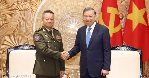 Top leader hosts Cambodian, Lao defense ministers