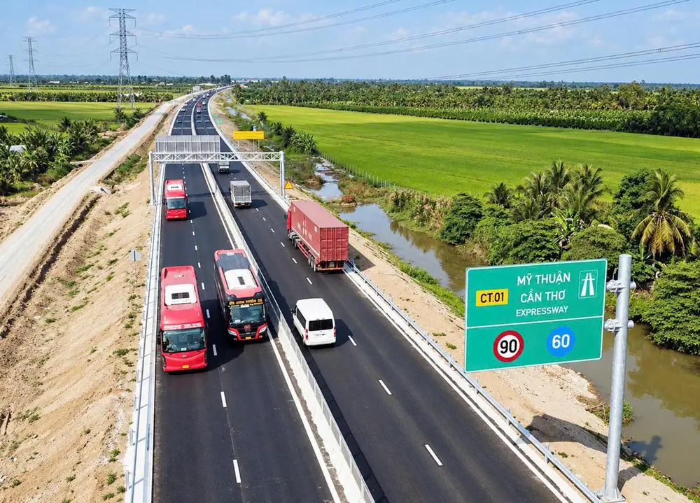 Cao tốc Mỹ Thuận - Cần Thơ nhìn từ trên cao. (Ảnh: A.B).