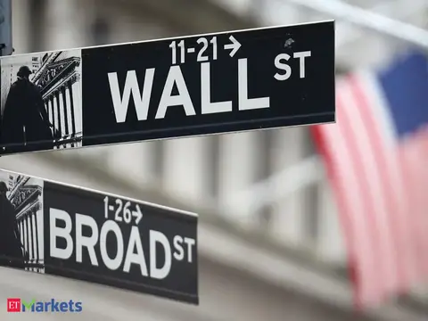 US stocks: S&P 500 muted as AI concerns hit chip stocks; bank gains lift Dow