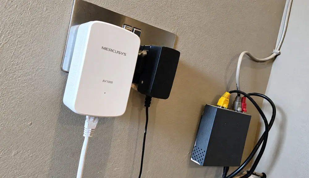 Wifi extender vs Powerline