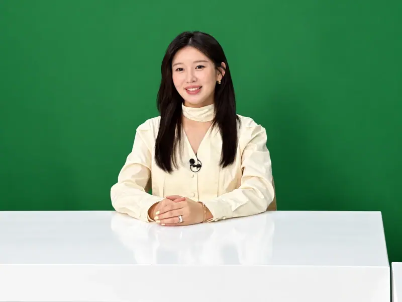 在韓國從事歌唱工作的金素妍表示，去年秋天在中國青島機場接受入境審查時，遭當局額外盤問，詢問她過去是否曾在中國居住及持有中國戶籍。