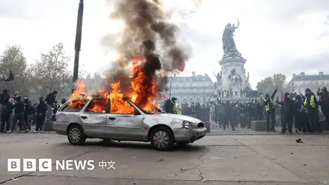法國多地抗議變暴力衝突 巴黎街頭滿是焚毀汽車和碎玻璃