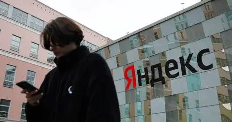 Ukraine đánh vào ‘Google của Nga’, internet trở thành mặt trận mới