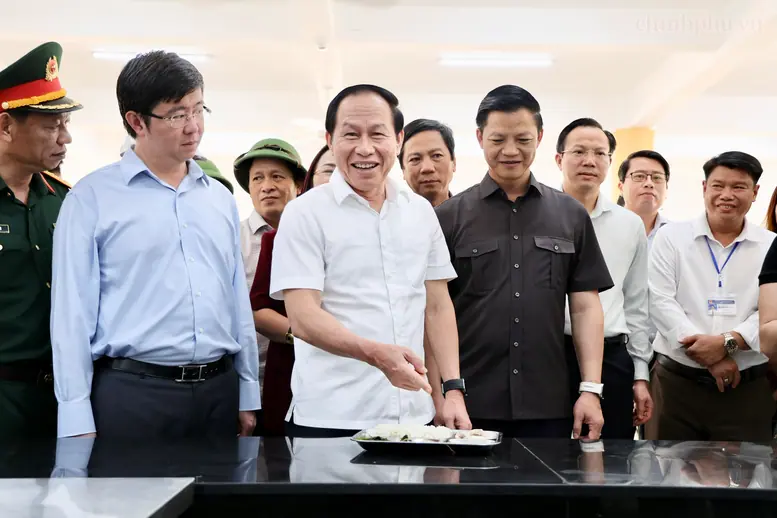 Phó Thủ tướng Lê Tiến Châu kiểm tra thực địa trường nội trú liên cấp tại tỉnh Quảng Trị- Ảnh 3.