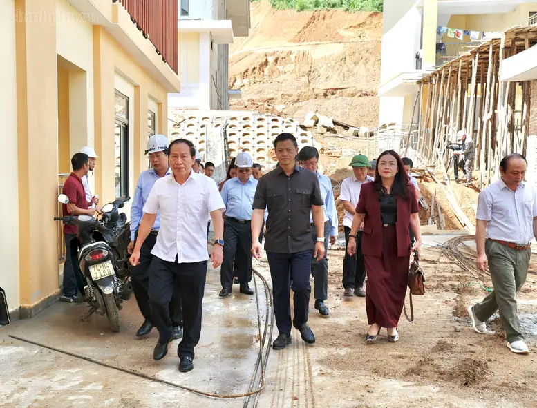 Phó Thủ tướng Lê Tiến Châu kiểm tra thực địa trường nội trú liên cấp tại tỉnh Quảng Trị- Ảnh 1.