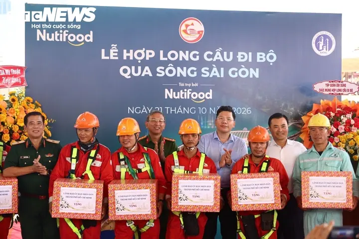 Tham dự buổi lễ có Phó Chủ tịch UBND TP.HCM Hoàng Nguyên Dinh, Giám đốc Sở Xây dựng TP.HCM Trần Quang Lâm, Bí thư phường Sài Gòn Bùi Xuân Cường, Bí thư phường An Khánh Lê Trần Kiên cùng đại diện các…