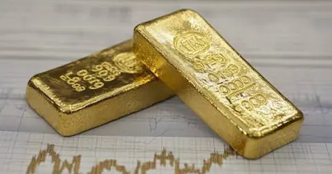 Giá vàng liên tục sụt giảm, loạt quỹ lớn tranh thủ "gom hàng"