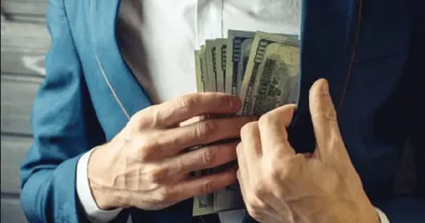 Một người Việt có thêm nhiều tiền nhất thế giới ngày 21/10, vượt qua cả Elon Musk, Warren Buffet