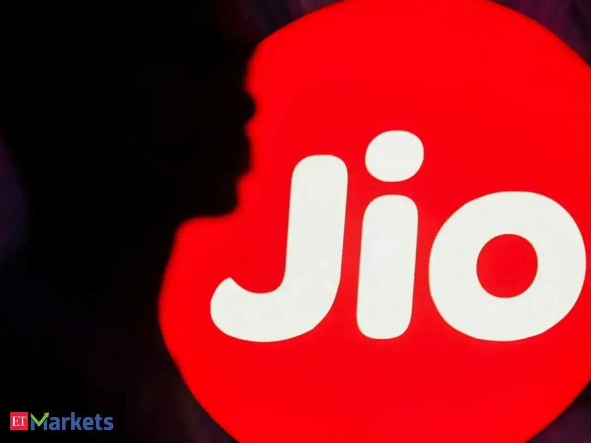 Jio IPO attracts Rs 70,000 crore in bids on day 1, outpaces LIC, NSE issues