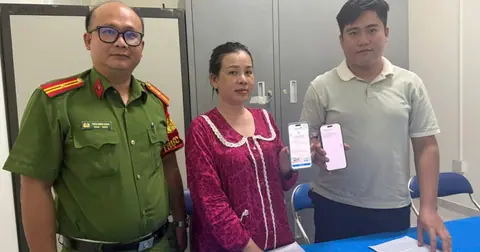 Chuyển khoản thành công 41.000.000 đồng, nhân viên tiệm vàng liên hệ 1 người phụ nữ cùng lên công an trình báo