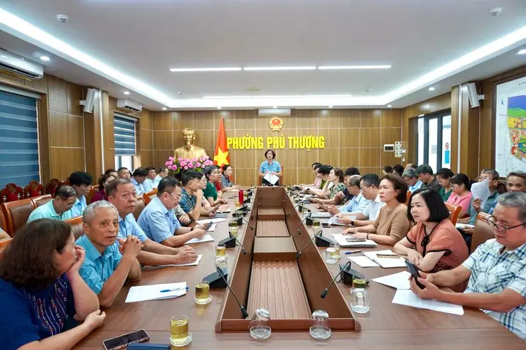 Phường Phú Thượng triển khai kế hoạch lấy ý kiến nhân dân về điều chỉnh địa giới hành chính tới đội ngũ cán bộ cơ sở và các lực lượng liên quan. Ảnh: PT