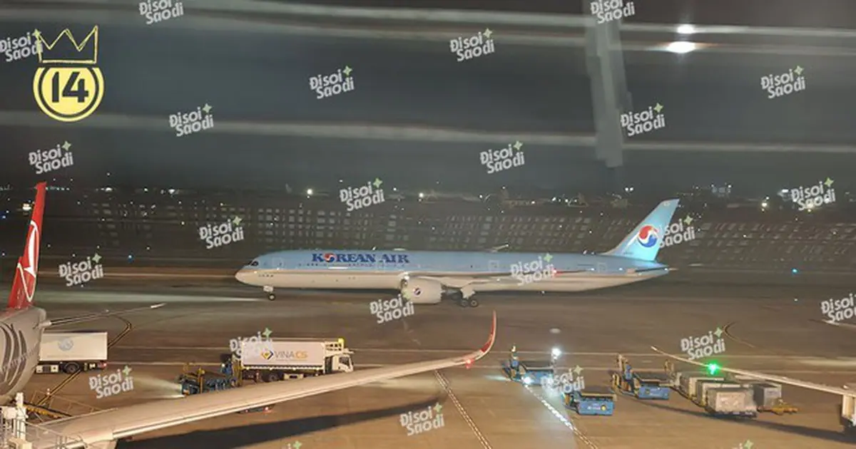 Tối qua - 23/10, sân bay Nội Bài ghi nhận một máy bay đặc biệt hạ cánh