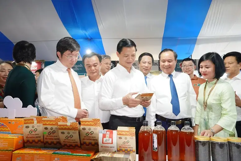 Quảng Trị: Kỷ niệm 100 năm cây cà phê bám rễ ở vùng đất Khe Sanh- Ảnh 1.