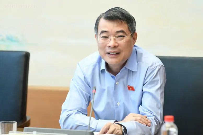 Thủ tướng Lê Minh Hưng (đại biểu Quốc hội thành phố Hải Phòng) phát biểu trong thảo luận tại tổ - Ảnh: chinhphu.vn/Nhật Bắc