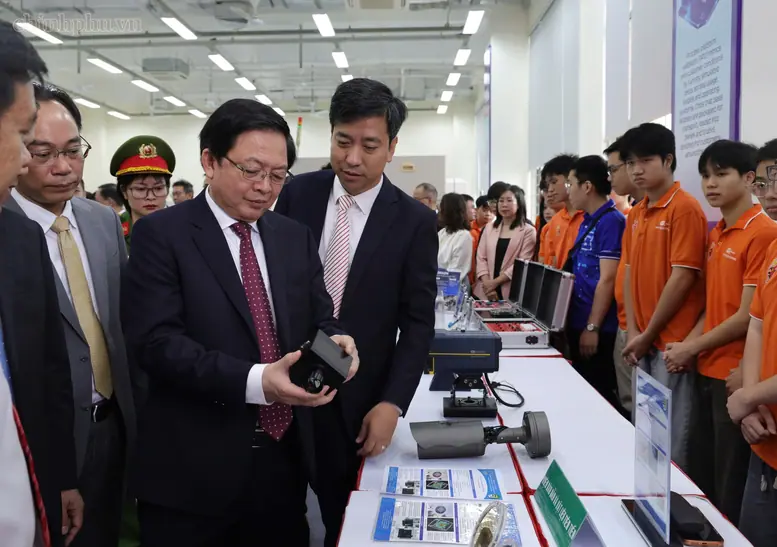 Đại học Quốc gia Hà Nội cần tiên phong phát triển công nghệ, giải quyết những bài toán lớn của quốc gia- Ảnh 5.
