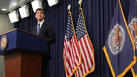 FILE. Federal Reserve Board Chairman Kevin Warsh speaks during a news conference in Washington, 16 Sept. 2026