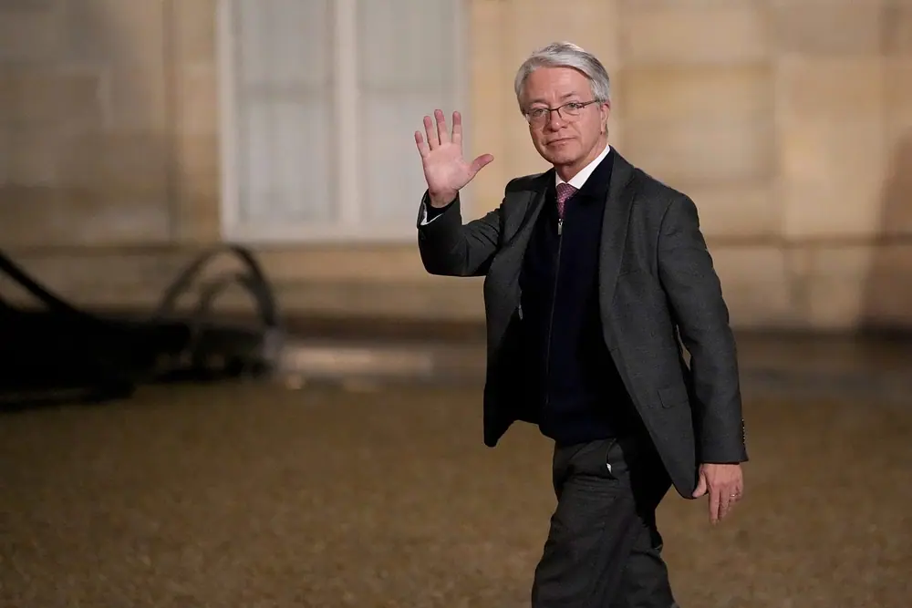 FILE. BNP Paribas CEO Jean-Laurent Bonnafe arrives for a dinner at the Élysée Palace, 10 Feb. 2025