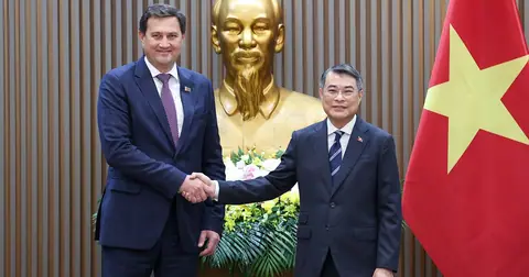 Prime Minister Le Minh Hung hosts Belarusian Foreign Minister Maxim Ryzhenkov