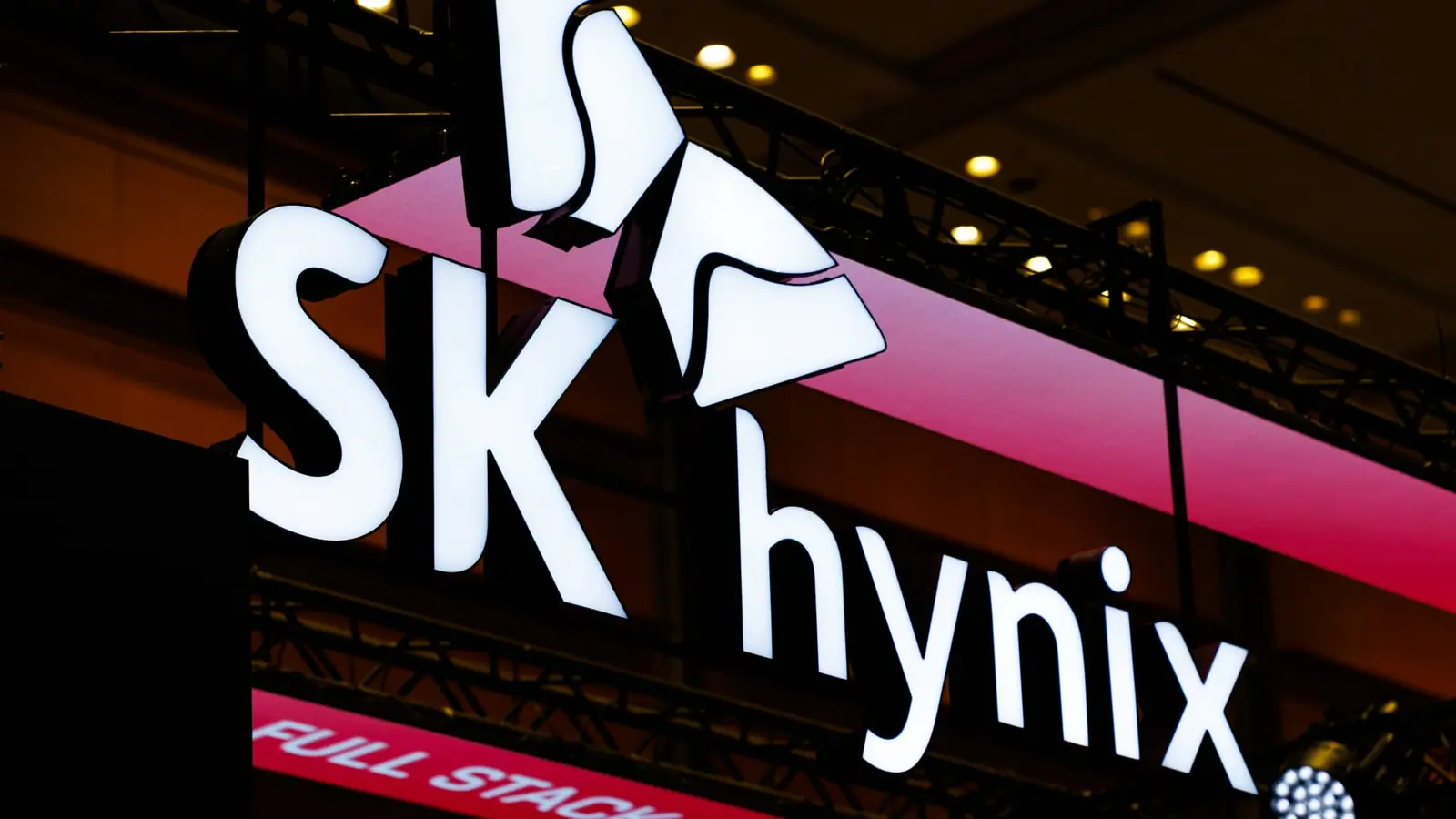 Jim Cramer sees major implications from SK Hynix's home-run quarter
