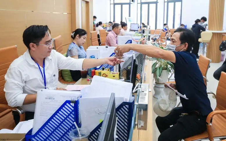 Viên chức biệt phái làm công chức có được phụ cấp công vụ - Ảnh 1.