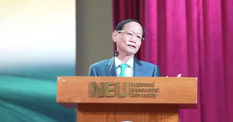 Ông Vũ Văn Tiền: Mình luôn phấn đấu thành người tử tế nên không đi theo kiểu bùng nổ, cứ đi nhẹ, nói khẽ, cười tươi để hợp tác với mọi người cho vui vẻ