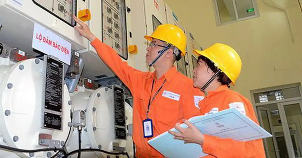 Xem xét giảm giá điện và giảm thuế tiêu thụ đặc biệt với xăng từ 01/11/2026