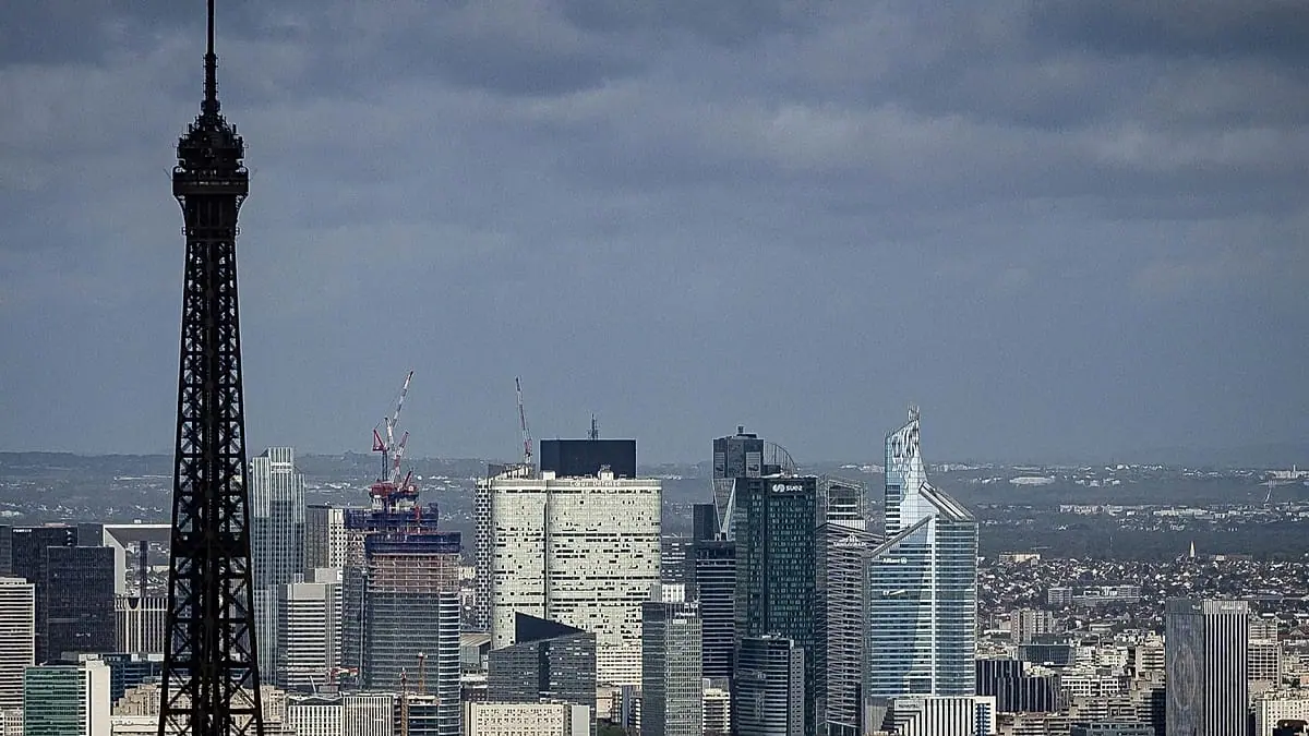 French economy stalls as budget deadlock fuels concerns over public finances