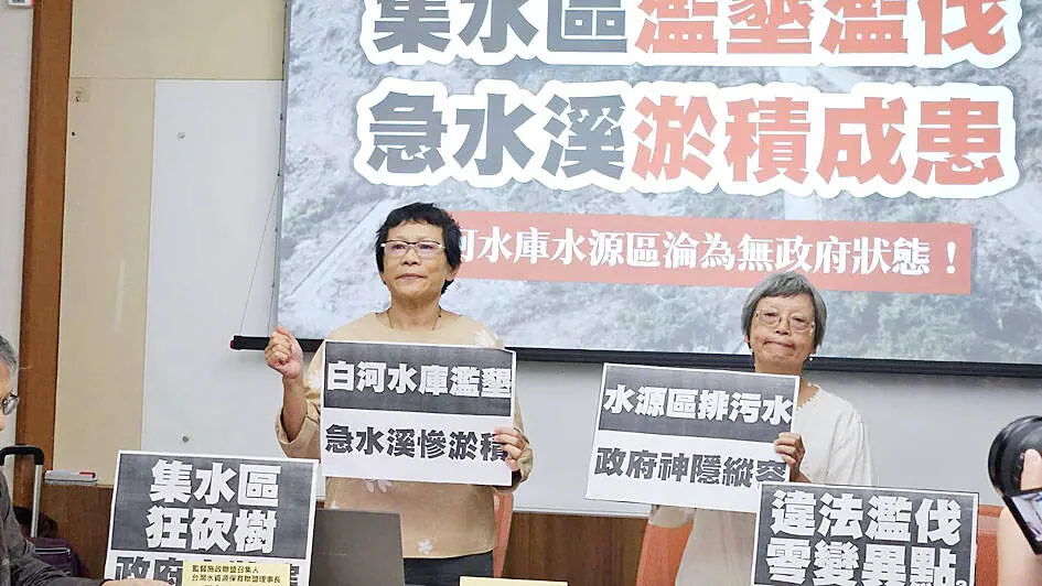 Advocates criticize handling of river silt buildup issue